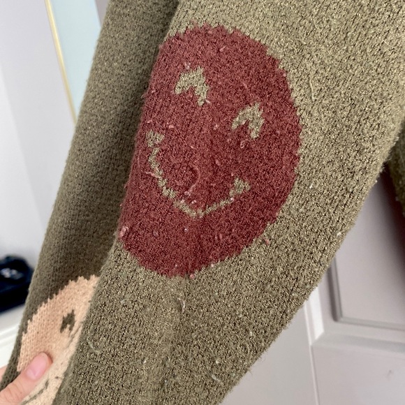 Forever 21 Smiley Face Sweater - Picture 3 of 3